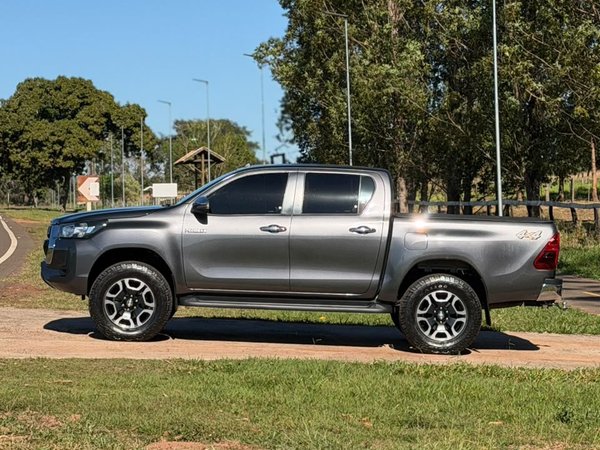 Foto 5 - Toyota Hilux SRV 2.8 Turbo Diesel 4x4