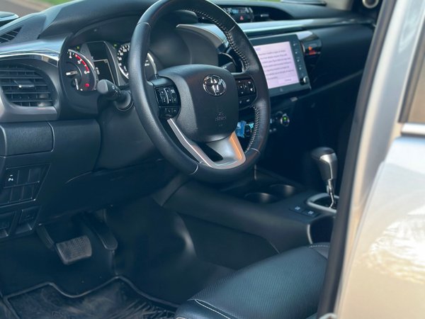 Foto 7 - Toyota Hilux SRX 2.8 Turbo Diesel 4x4