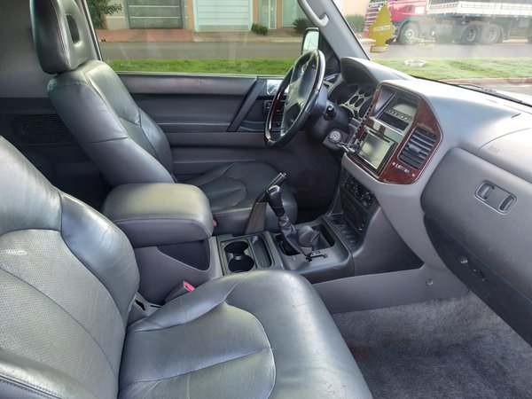 Foto 5 - Mitsubishi Pajero GLS 3.5 V6 Gasolina 4x4