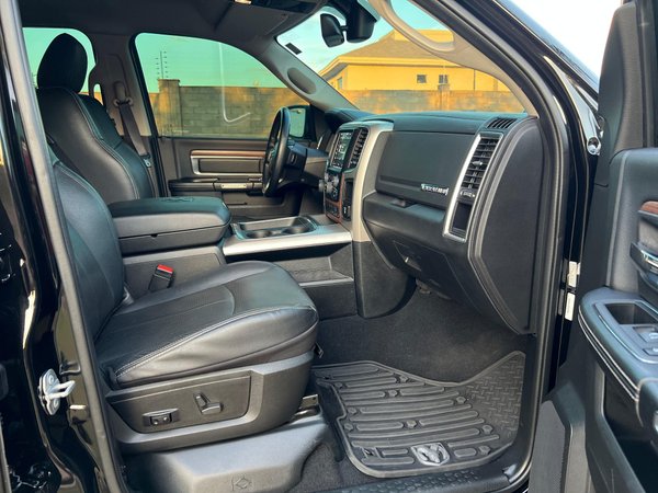 Foto 7 - RAM Classic Laramie 5.7 V8 Gasolina 4x4