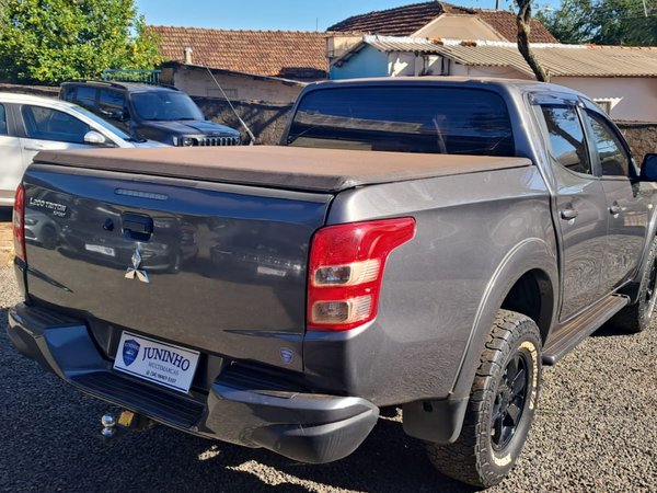 Foto 3 - Mitsubishi L200 Triton Sport GLS 2.4 Turbo Diesel 4x4