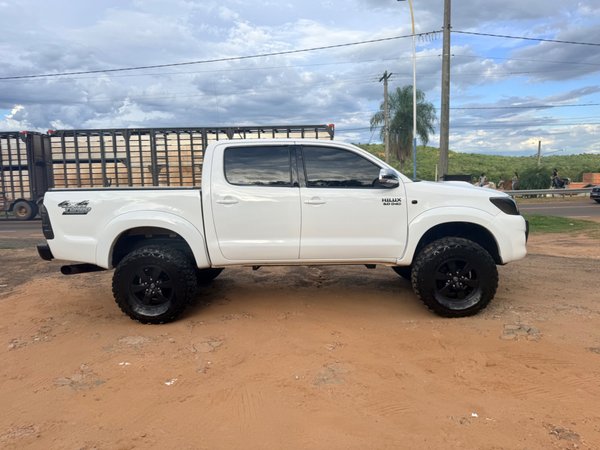 Foto 3 - Toyota Hilux SR 3.0 Turbo Diesel 4x4
