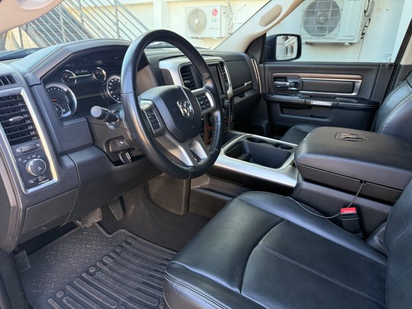 Foto 6 - RAM Classic Laramie Night Edition 5.7 V8 Gasolina 4x4