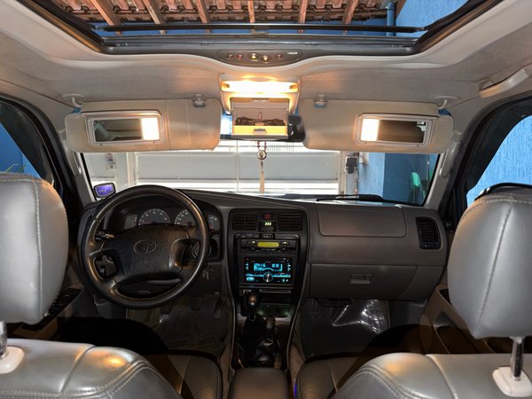 Foto 9 - Toyota Hilux SW4 3.0 Turbo Diesel 4x4