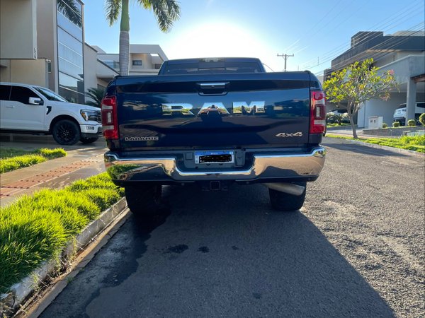 Foto 4 - RAM 3500 Laramie 6.7 Turbo Diesel 4x4
