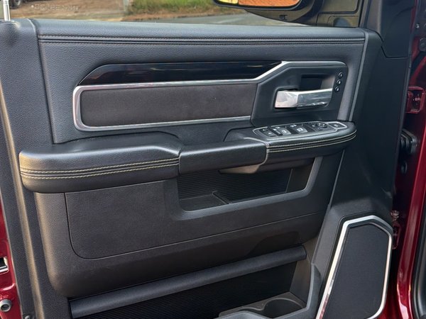Foto 2 - RAM 2500 Laramie Night Edition 6.7 Turbo Diesel 4x4