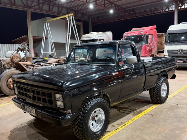 Foto 1 - Ford F1000 3.9 Diesel