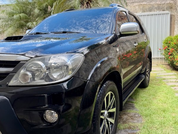 Foto 2 - Toyota Hilux SW4 SRV 3.0 Turbo Diesel 4x4