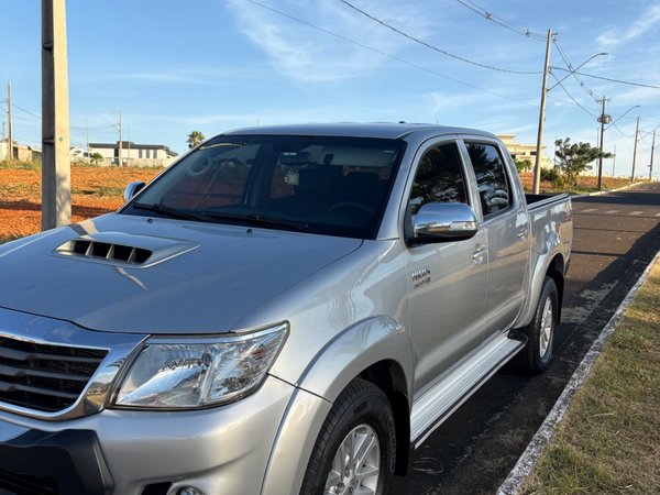 Foto 1 - Toyota Hilux SRV D4-D 2.8 Turbo Diesel 4x4