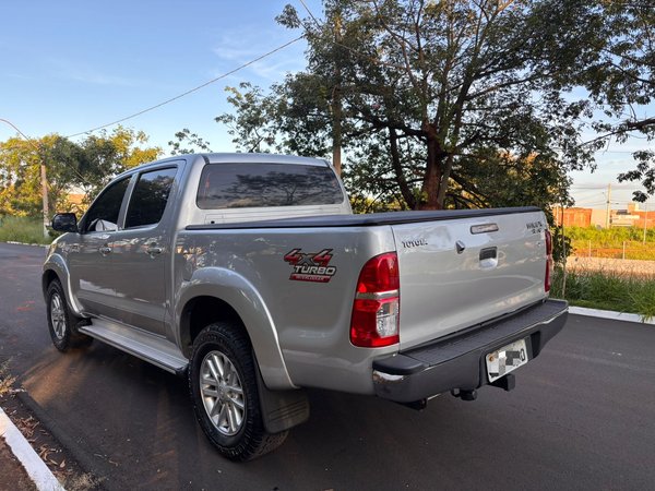 Foto 3 - Toyota Hilux SRV Top 3.0 Turbo Diesel 4x4