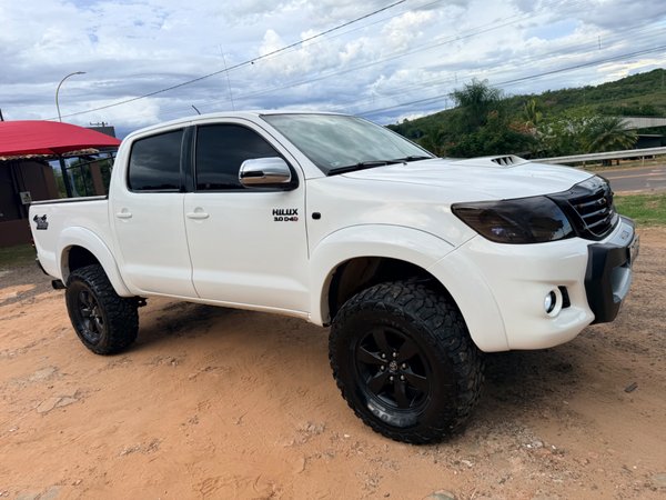 Foto 1 - Toyota Hilux SR 3.0 Turbo Diesel 4x4