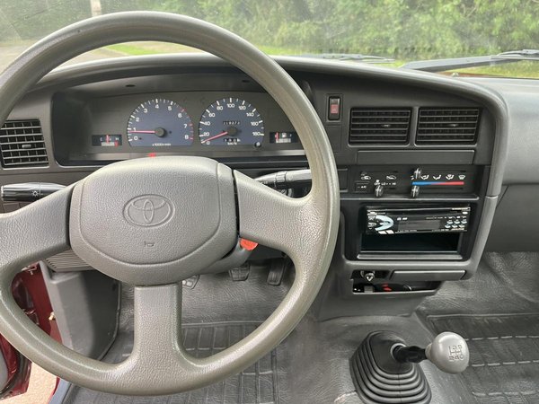 Foto 6 - Toyota Hilux DX 2.7 Gasolina 4x2
