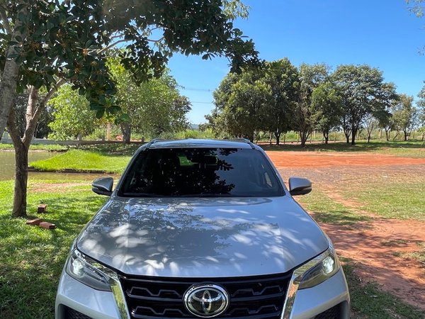 Foto 2 - Toyota Hilux SW4 SRX Platinum 2.8 Turbo Diesel 4x4