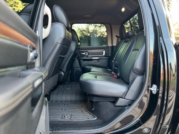 Foto 8 - RAM Classic Laramie 5.7 V8 Gasolina 4x4
