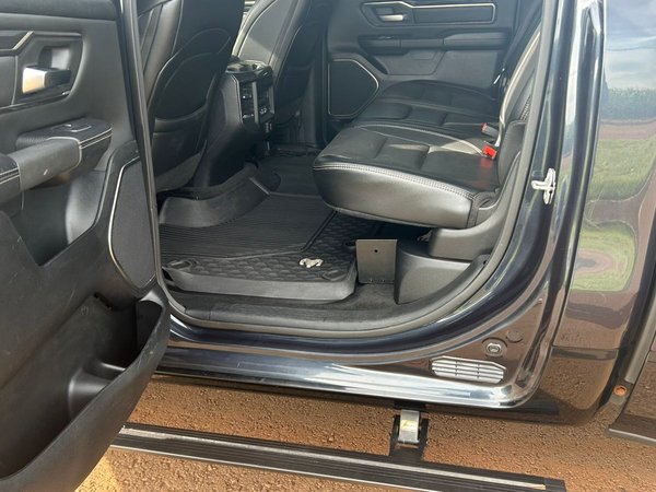 Foto 9 - RAM 1500 Rebel 5.7 V8 Gasolina 4x4