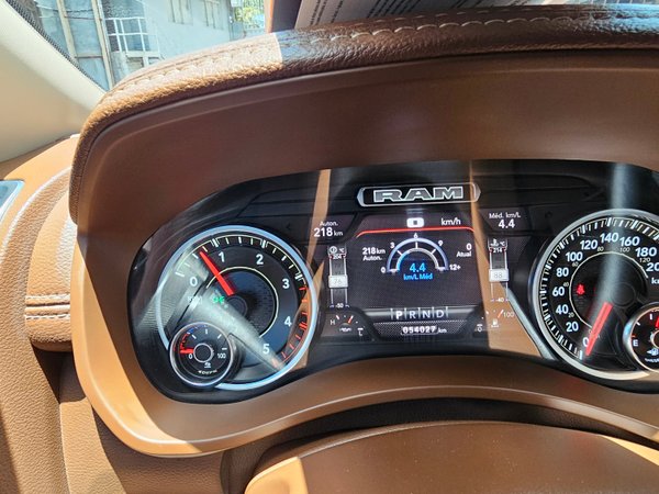 Foto 4 - RAM 3500 Laramie 6.7 Turbo Diesel 4x4