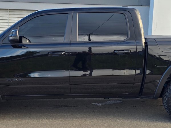 Foto 10 - RAM 1500 Rebel 5.7 V8 Gasolina 4x4