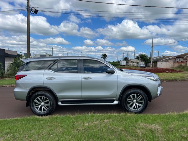 Foto 3 - Toyota Hilux SW4 SRX 2.8 Turbo Diesel 4x4