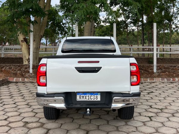 Foto 2 - Toyota Hilux STD 2.8 Turbo Diesel 4x4