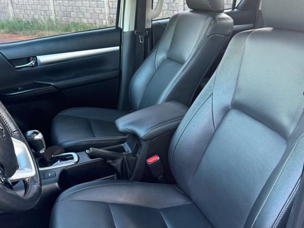 Foto 5 - Toyota Hilux SRX 2.8 Turbo Diesel 4x4