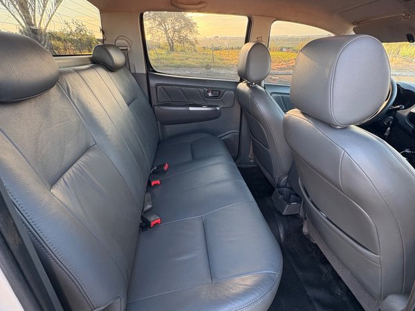 Foto 7 - Toyota Hilux SRV D4-D 2.8 Turbo Diesel 4x4