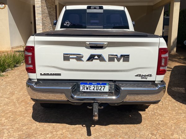 Foto 5 - RAM 3500 Laramie 6.7 Turbo Diesel 4x4