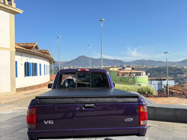 Foto 4 - Ford Ranger XLT 4.0 V6 Gasolina 4x2 C.S