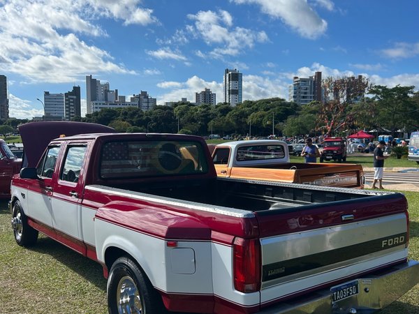 Foto 4 - Ford F350 3.9 Turbo Diesel