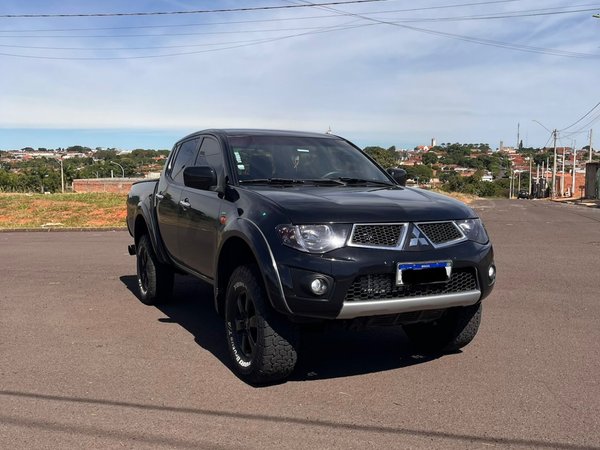 Foto 1 - Mitsubishi L200 Triton HPE 3.2 Turbo Diesel 4x4