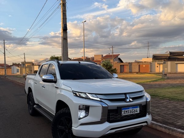 Foto 1 - Mitsubishi L200 Triton Sport HPE 2.4 Turbo Diesel 4x4