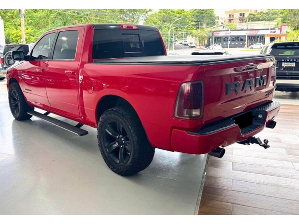 Foto 3 - RAM Classic Laramie Night Edition 5.7 V8 Gasolina 4x4