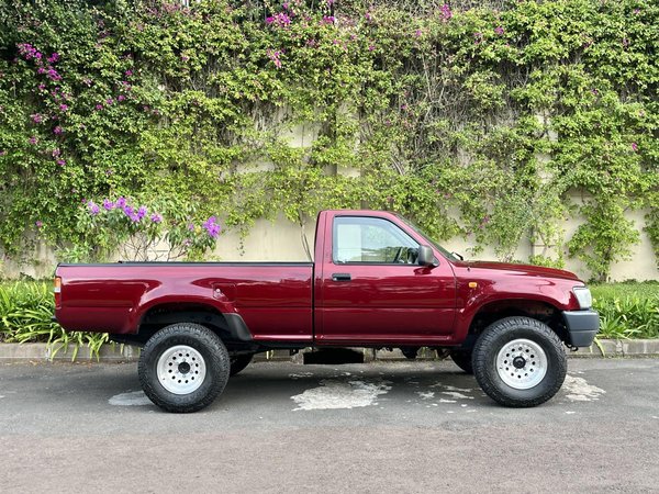 Foto 2 - Toyota Hilux DX 2.7 Gasolina 4x2