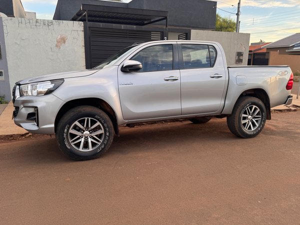 Foto 1 - Toyota Hilux SRV 2.8 Turbo Diesel 4x4