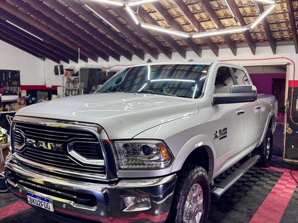 Foto 1 - RAM 2500 Laramie 6.7 Turbo Diesel 4x4