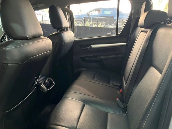 Foto 9 - Toyota Hilux SRX 2.8 Turbo Diesel 4x4