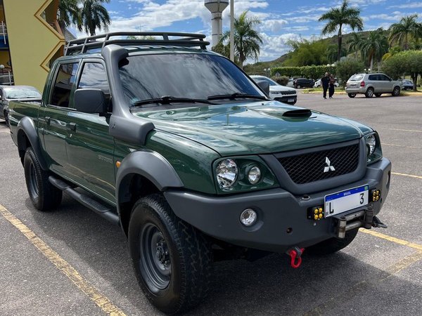 Foto 1 - Mitsubishi L200 Savana 2.5 Turbo Diesel 4x4