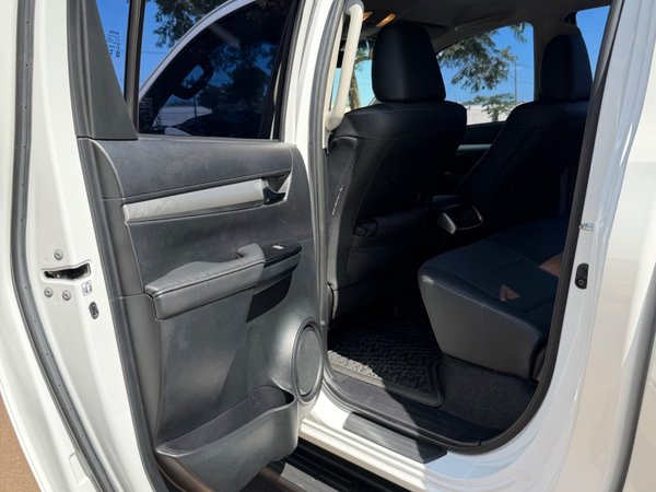 Foto 10 - Toyota Hilux SRX Plus 2.8 Turbo Diesel 4x4