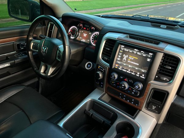 Foto 6 - RAM Classic Laramie 5.7 V8 Gasolina 4x4