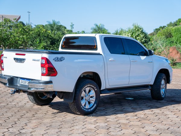 Foto 5 - Toyota Hilux SR 2.8 Turbo Diesel 4x4