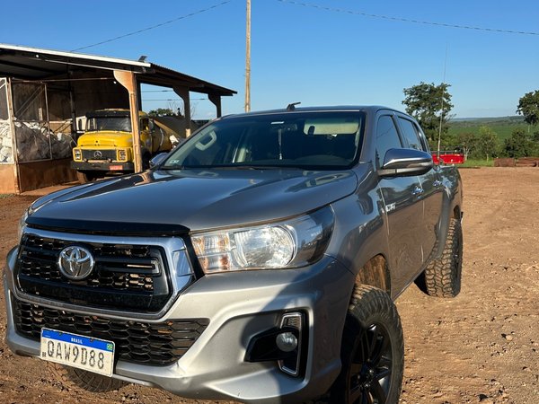 Foto 1 - Toyota Hilux SRV 2.8 Turbo Diesel 4x4