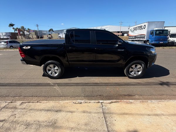 Foto 4 - Toyota Hilux SRV 2.8 Turbo Diesel 4x4