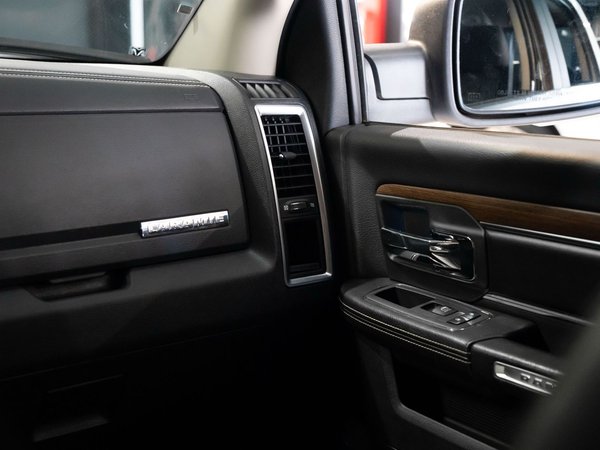 Foto 6 - RAM Classic Laramie Night Edition 5.7 V8 Gasolina 4x4