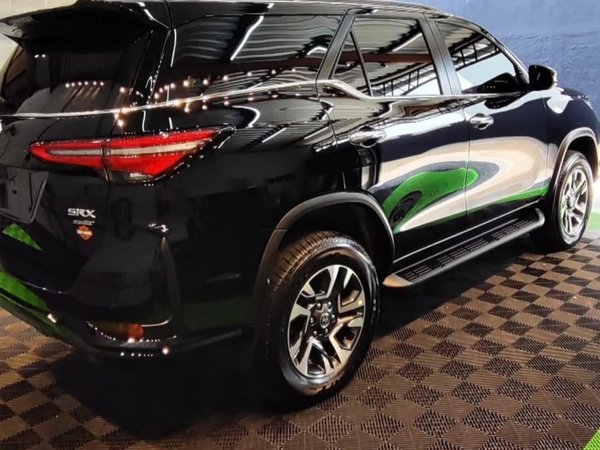 Foto 5 - Toyota Hilux SW4 SRX Platinum 2.8 Turbo Diesel 4x4