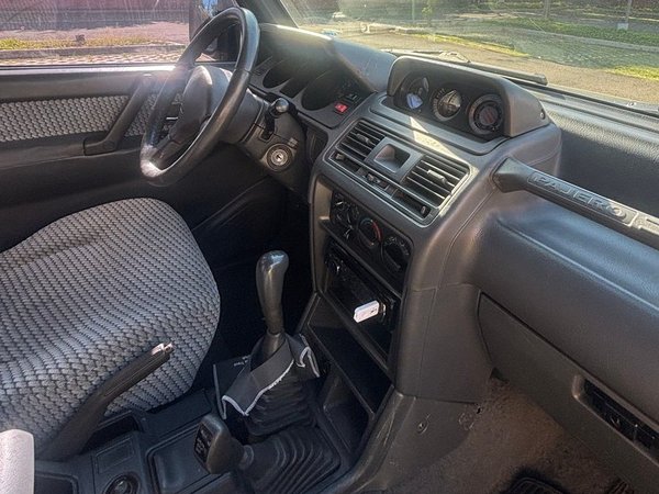 Foto 6 - Mitsubishi Pajero GLS-B 3.0 V6 Gasolina 4x4