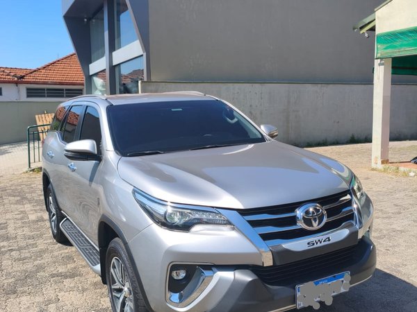 Foto 1 - Toyota Hilux SW4 SRX 2.8 Turbo Diesel 4x4