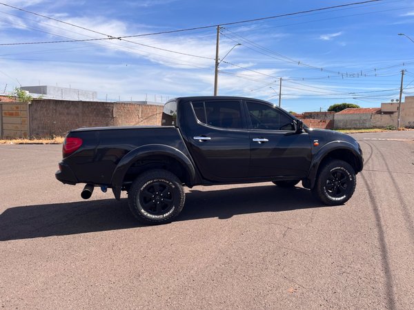 Foto 2 - Mitsubishi L200 Triton HPE 3.2 Turbo Diesel 4x4