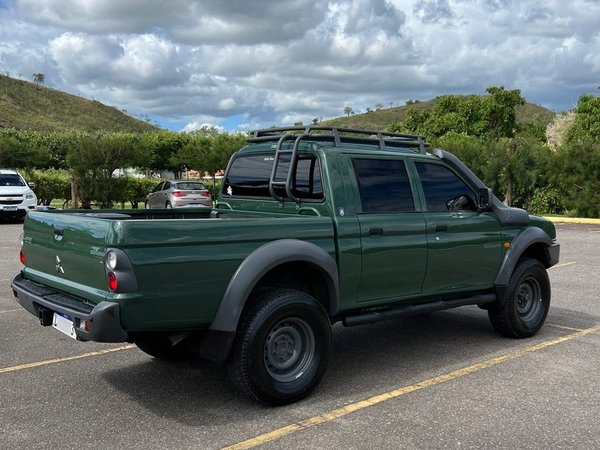 Foto 5 - Mitsubishi L200 Savana 2.5 Turbo Diesel 4x4