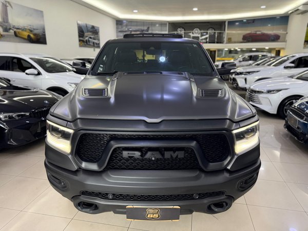 Foto 2 - RAM 1500 Rebel 5.7 V8 Gasolina 4x4