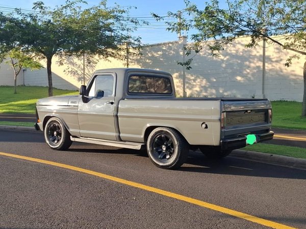 Foto 3 - Ford F1000 3.9 Diesel