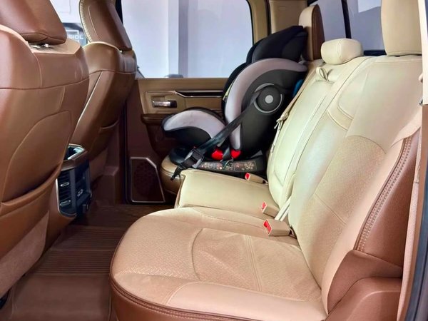 Foto 6 - RAM 3500 Laramie 6.7 Turbo Diesel 4x4
